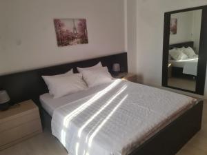 Postel nebo postele na pokoji v ubytování ART Apartment Durres Albania