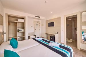 Postel nebo postele na pokoji v ubytování Welikehotel Fenix