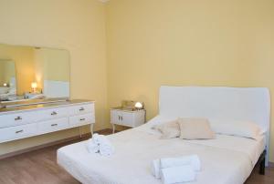 Postel nebo postele na pokoji v ubytování Spacious apartment at Como lake