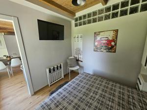Televízia a/alebo spoločenská miestnosť v ubytovaní Moda Apartments Serenella