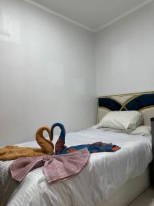 A bed or beds in a room at giza pyramids view