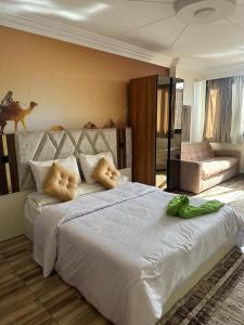 A bed or beds in a room at giza pyramids view