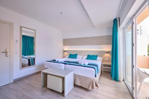 Postel nebo postele na pokoji v ubytování Welikehotel Fenix