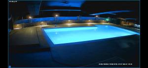 Piscina di ΒΙΛΛΑ ΤΟ ΠΕΤΡΙΝΟ stone bild villa full equipment o nelle vicinanze