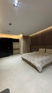 a large bedroom with a large bed in it at شقة بالدور الثالث in Quai