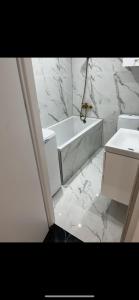 Ένα μπάνιο στο Mieszkanie 48m jak nowe