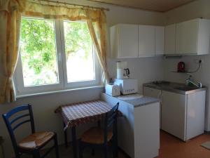 a small kitchen with a small table and a microwave at Kleines Ferienhaus Mit Garten Und Grill In Garitz in Bad Kissingen