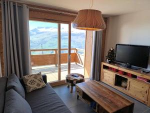 TV a/nebo společenská místnost v ubytování Paradiski nouveau, calme et ensoleillé vallandry