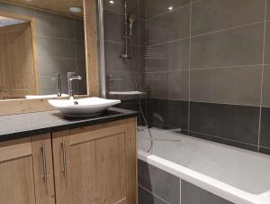 Koupelna v ubytování Paradiski nouveau, calme et ensoleillé vallandry + 5 fotografií