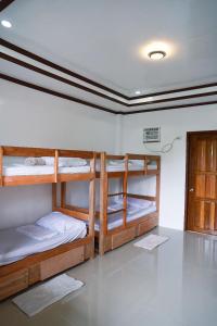Postel nebo postele na pokoji v ubytování Hapitanan Siargao