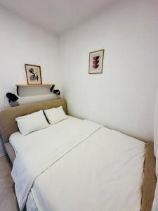 Postel nebo postele na pokoji v ubytování PHOS - Pag Residencies
