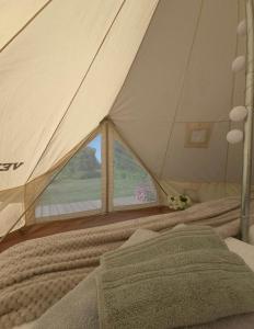 Postel nebo postele na pokoji v ubytování Kiideva Glamping