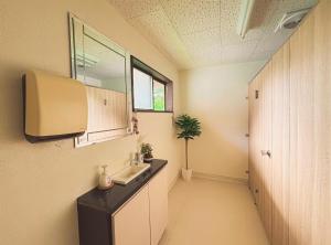 Kitchen o kitchenette sa 温泉宿山荘わたり