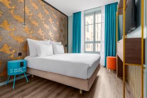Cama ou camas em um quarto em Marmont Hotel
