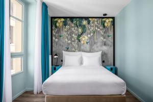 Cama ou camas em um quarto em Marmont Hotel