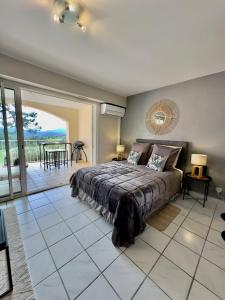 Postel nebo postele na pokoji v ubytování Studio Apartment - Domaine du Golf Resort