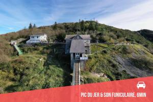 ルルドにある" Escale Closeraie " Balcon - Parking - 4 personnesの高台家像