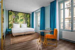 Cama ou camas em um quarto em Marmont Hotel