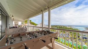 ein Zimmer mit Blick auf das Meer in der Unterkunft Utmost Luxury In The Heart Of Tropical Nature in Marigot