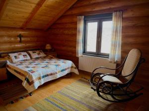 Katil atau katil-katil dalam bilik di Al Tronco Log Cabin