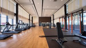 Fitness centrum a/nebo fitness zařízení v ubytování 14 Mossaz skypool 5mins to 1U and Ikea atEmpire City by Light House