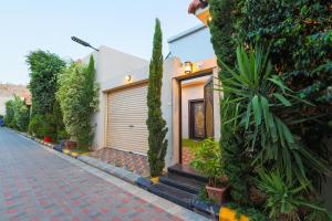 a house with a garage on a brick road at منتجع و شاليهات المخمل Velvet Chalets and resort in Taif