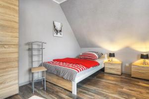 a small bedroom with a bed and two night stands at Ferienwohnung Landquartier in Bad Laer