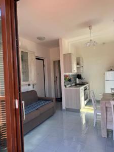 a living room with a couch and a kitchen at Casa Numana Adamo ed Eva resort in Numana