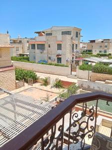 ein Blick auf eine Stadt von einem Balkon in der Unterkunft Chalet 3 VILLA114 first floor 2bed rooms and 2 bathrooms sea view green beach in El-Alamein