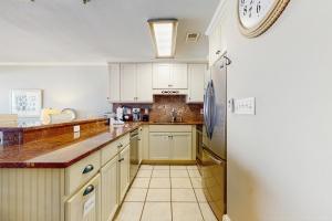 Kuchyň nebo kuchyňský kout v ubytování Windancer Condominiums + 20 fotografií