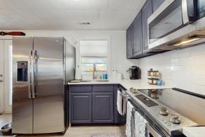 Gallery image of Sandy Swan in Oak Island