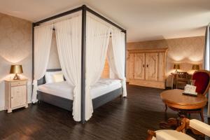Postel nebo postele na pokoji v ubytování Hotel Greuterhof Islikon