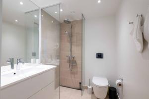 Ένα μπάνιο στο Beautiful Bright Apartments in Carlsbergbyen