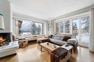 O zonă de relaxare la St Moritz 2bedr apt parking lake view