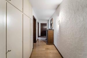 Imagine din galeria proprietății St Moritz 2bedr apt parking lake view în St. Moritz