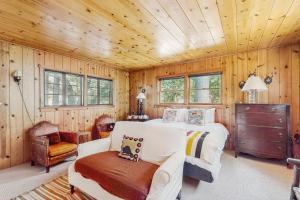 Ένα ή περισσότερα κρεβάτια σε δωμάτιο στο Wildwood Cottage