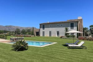 Swimmingpoolen hos eller tæt på Can Coral