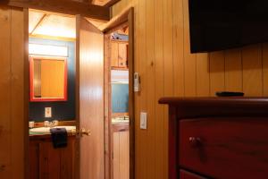 Fotografie z fotogalerie ubytování Lakeview Cedar Cabin - Uncle Sams Cabin - 3 v destinaci Mead