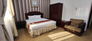 Ένα ή περισσότερα κρεβάτια σε δωμάτιο στο Safeer International Hotel By Brothers International