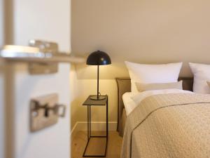 a bedroom with a bed and a lamp on a table at Appartement Krabbe in Westerland (Sylt)