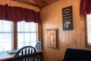 Fotografie z fotogalerie ubytování Lakeview Cedar Cabin - Striper King - 5 v destinaci Mead