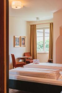 Postel nebo postele na pokoji v ubytování Hotel Traube