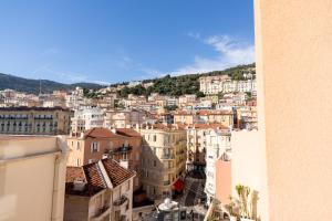 una vista de una ciudad con edificios en Classbnb - Well-located apartment near Monte Carlo, en Beausoleil