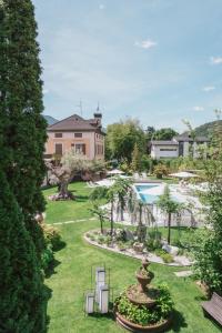 Bazén v ubytování Hotel Traube nebo v jeho okolí
