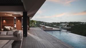 Piscina a Prestigious Villa with Inspired Architecture o a prop