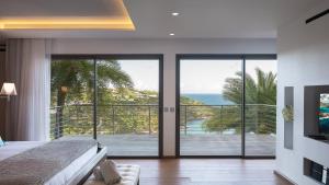 Llit o llits en una habitació de Prestigious Villa with Inspired Architecture
