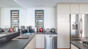 Dapur atau dapur kecil di Spectacular Villa with Relaxing Atmosphere