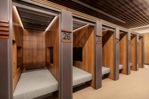 Palanda nebo palandy na pokoji v ubytování Sleepover - Lima Airport