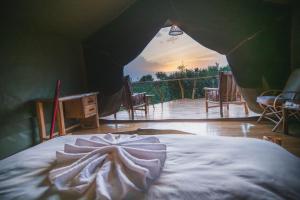 Postel nebo postele na pokoji v ubytování Mara Hilltop + 29 fotografií