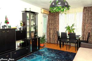 a living room with a dining table and a chandelier at Casita in Vaslui
